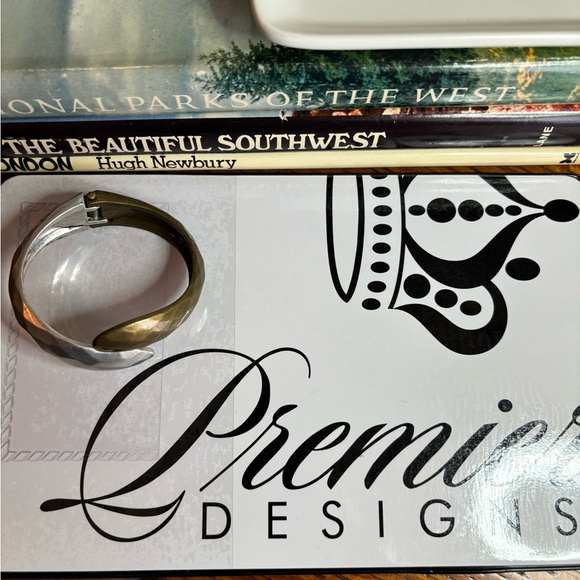 NWOT Premier Designs Hinged Bracelet - Picture 8 of 8